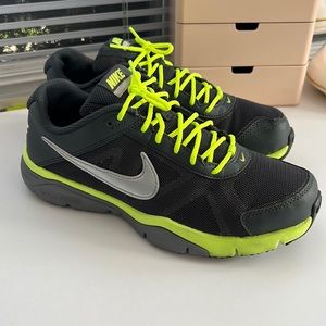 Nike Dual Fusion TRIII. Gray & Neon Green. Size 7Y - Womens 9
